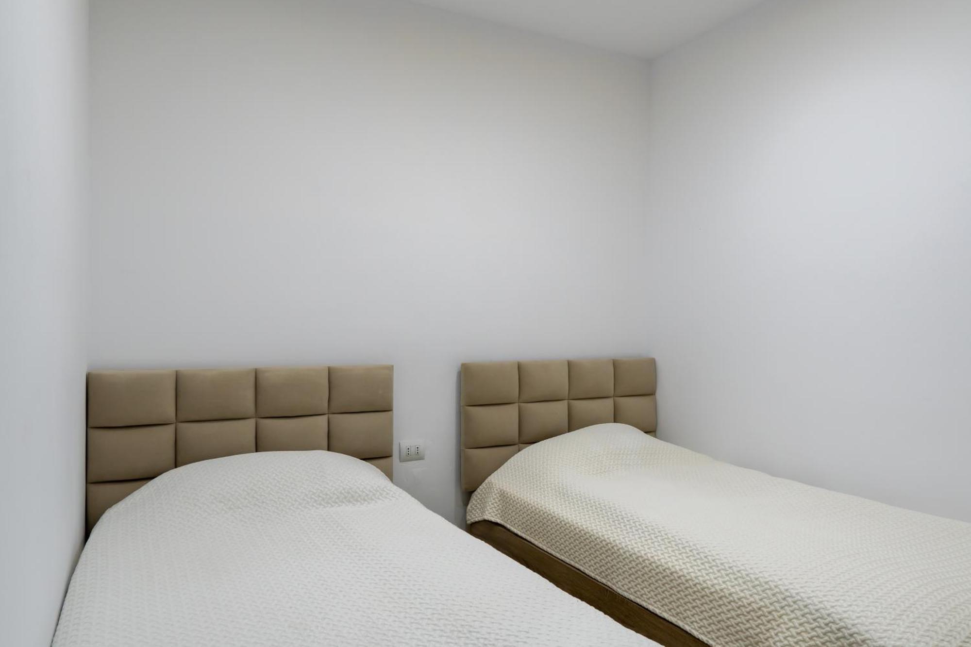 Royal Aparthotel Vlorë Buitenkant foto