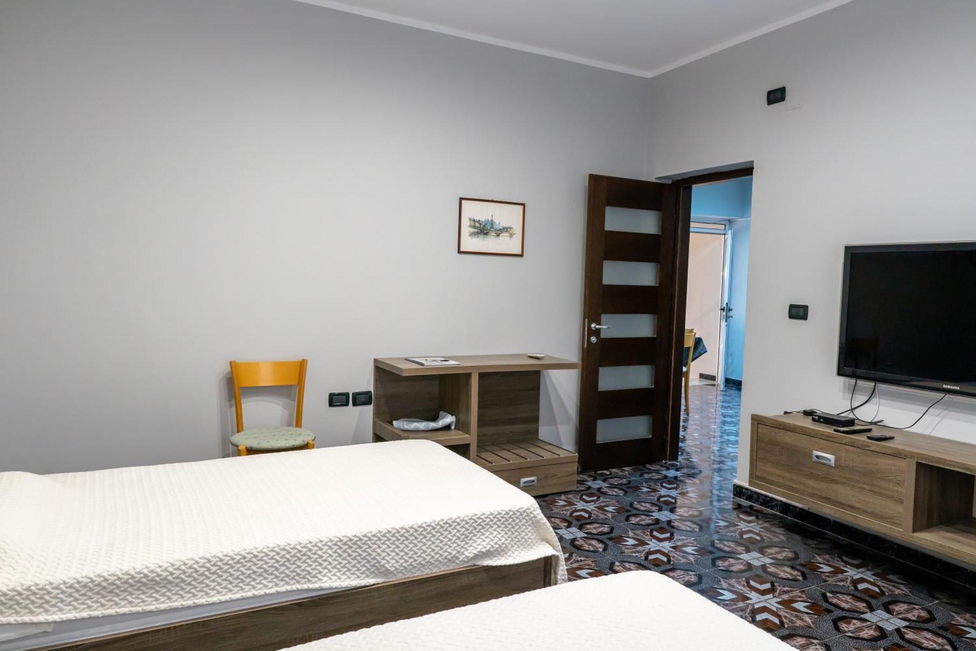 Royal Aparthotel Vlorë Buitenkant foto