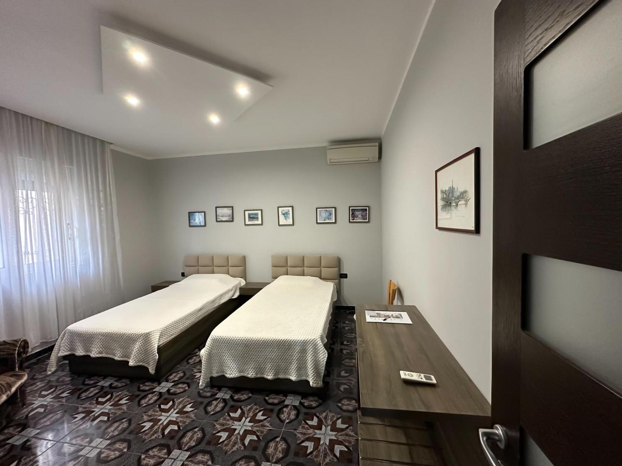 Royal Aparthotel Vlorë Buitenkant foto