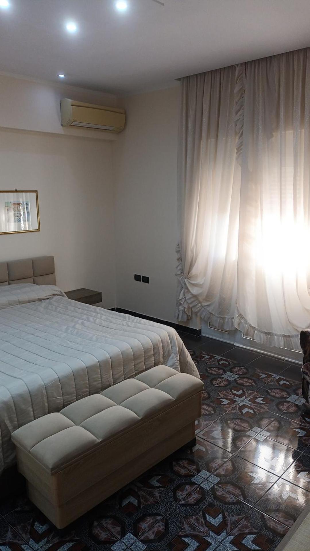Royal Aparthotel Vlorë Buitenkant foto